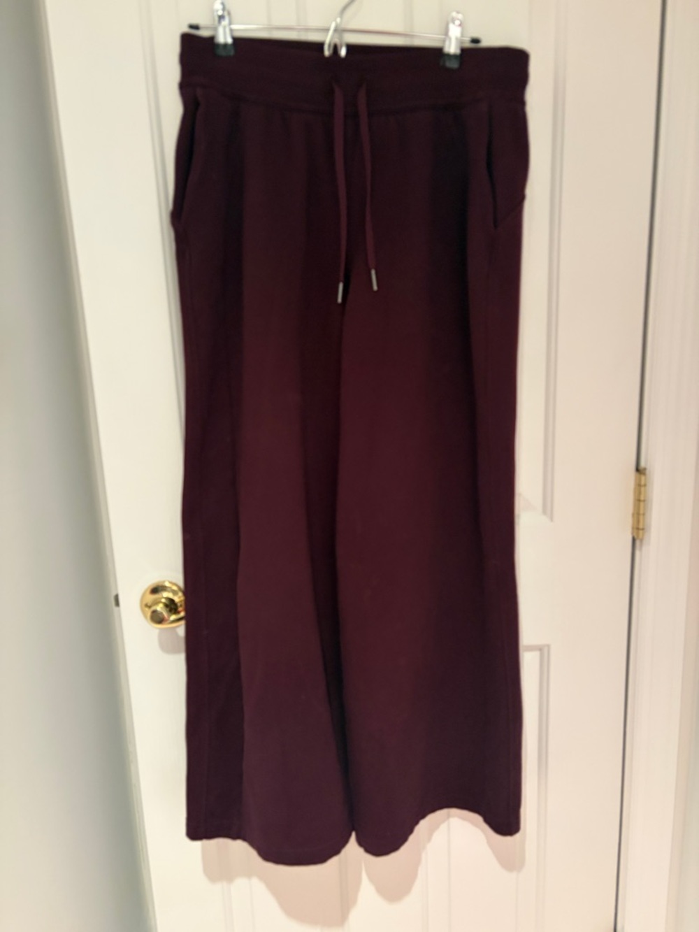 Lululemon mid-rise Wide Leg pant sweats in Black Plum size M